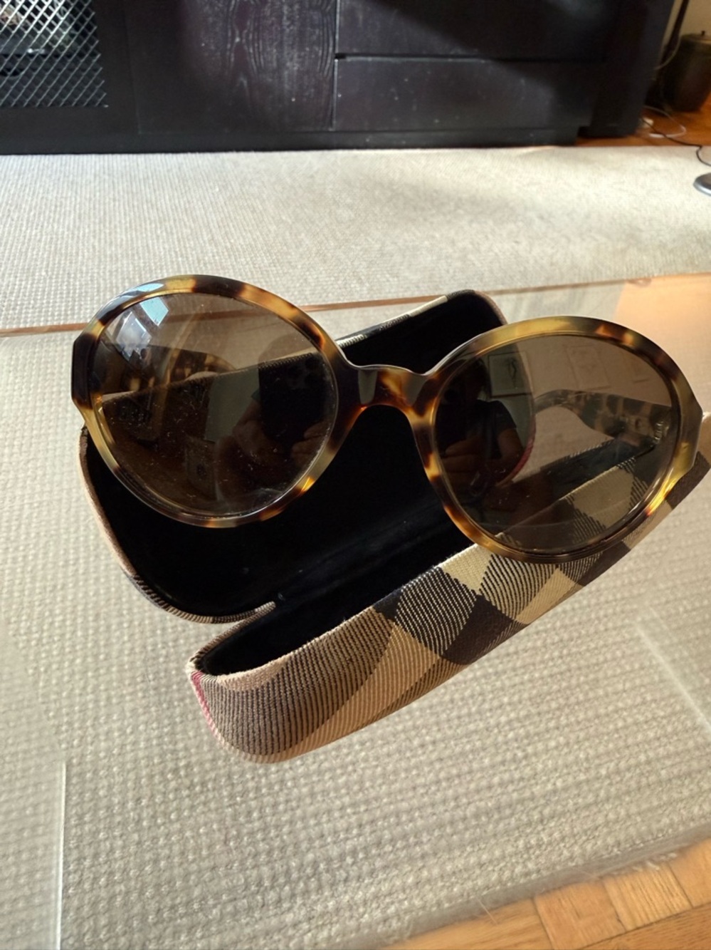 Burberry tortoise shell look sun glasses- like new w/ case